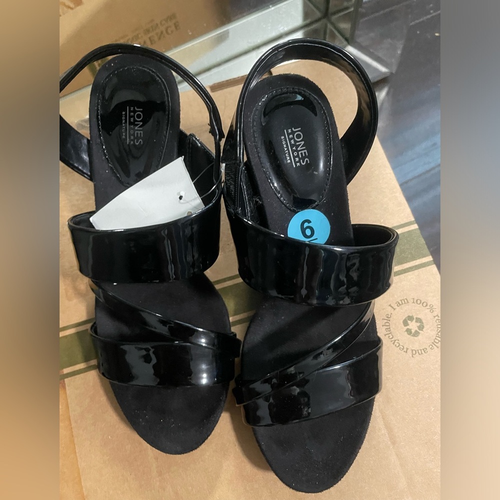 Jones New York patent leather wedge sandal size 6 NWT
